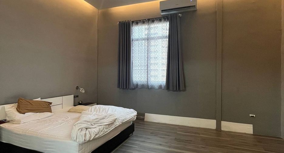 For rent 2 bedrooms apartment in Watthana, Bangkok