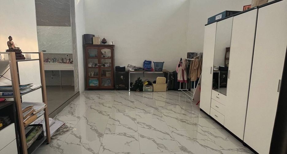 For rent 2 bedrooms apartment in Watthana, Bangkok