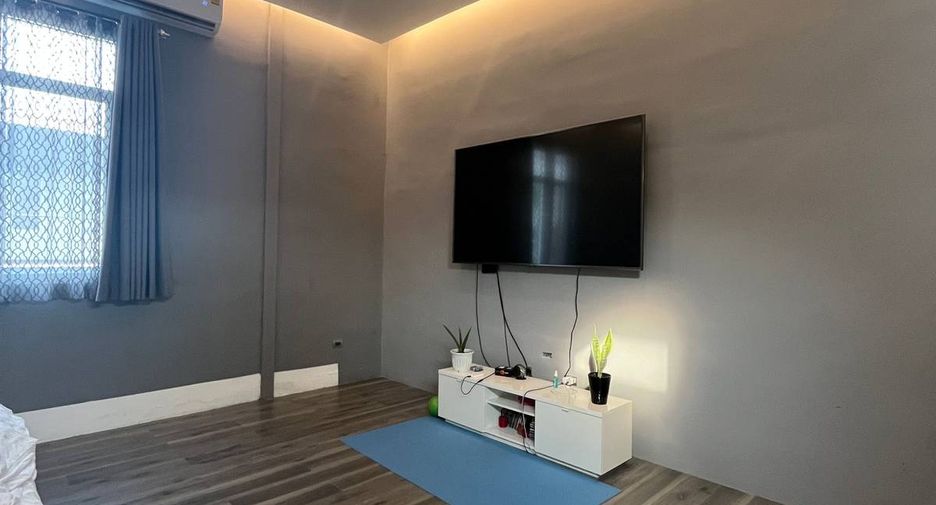 For rent 2 bedrooms apartment in Watthana, Bangkok