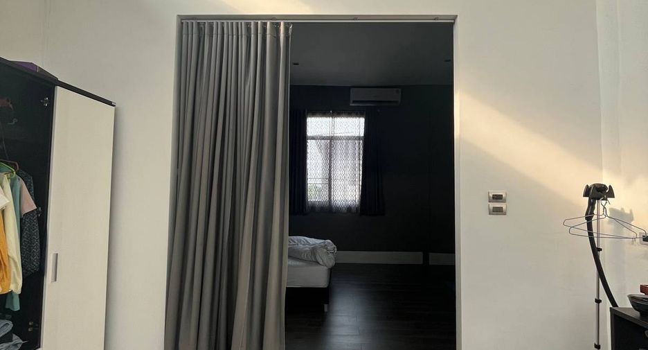 For rent 2 bedrooms apartment in Watthana, Bangkok