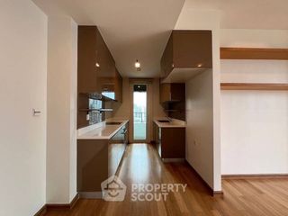 For sale 3 bedrooms condo in Khlong Toei, Bangkok