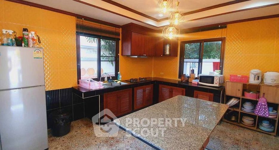 Villa en alquiler de 4 habitaciones en Huay Yai, Pattaya