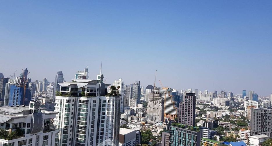 For rent 2 bedrooms condo in Khlong Toei, Bangkok