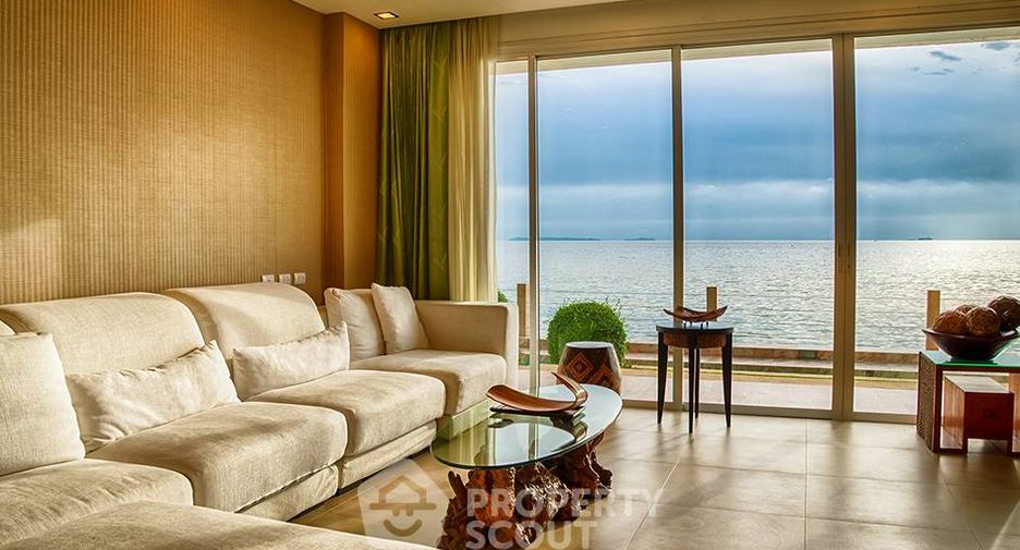 For rent 2 bedrooms condo in North Pattaya, Pattaya
