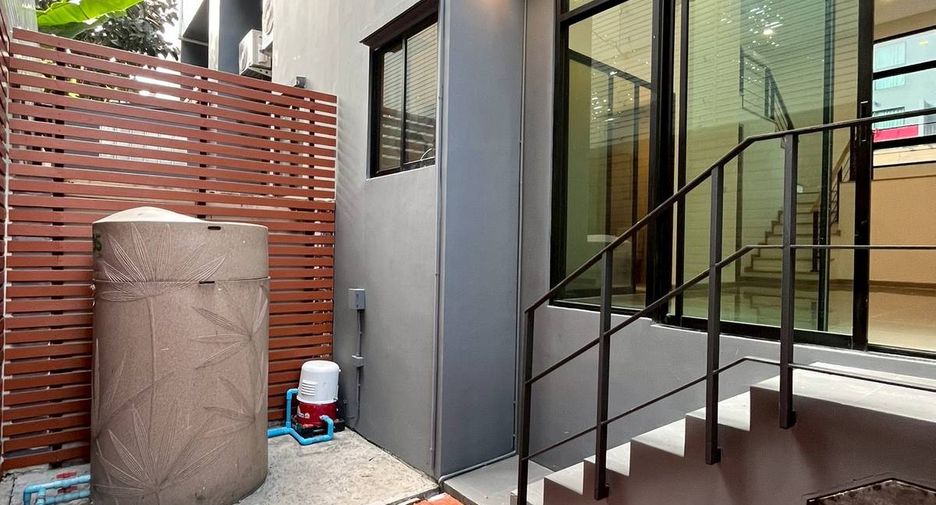 Reihenhaus zum Kauf mit 3 Zimmer in Suan Luang, Bangkok