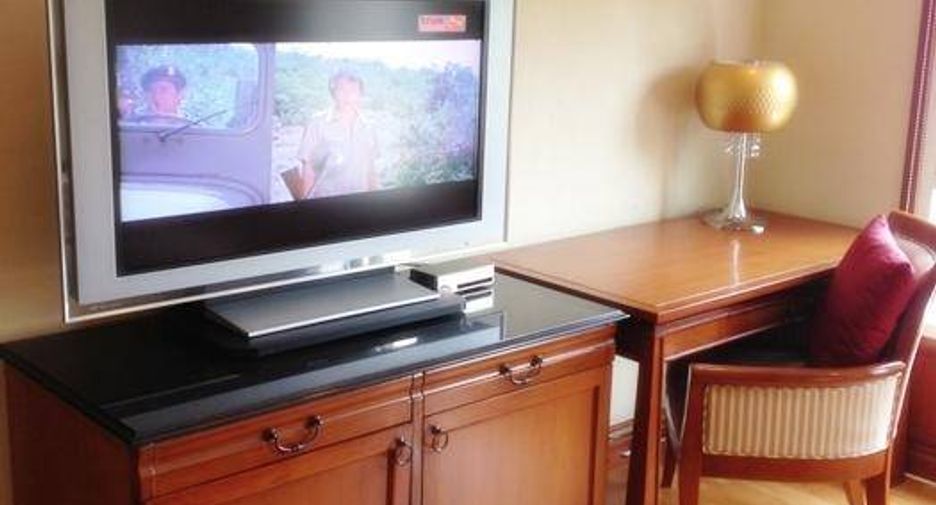 For rent 2 bedrooms condo in Khlong Toei, Bangkok
