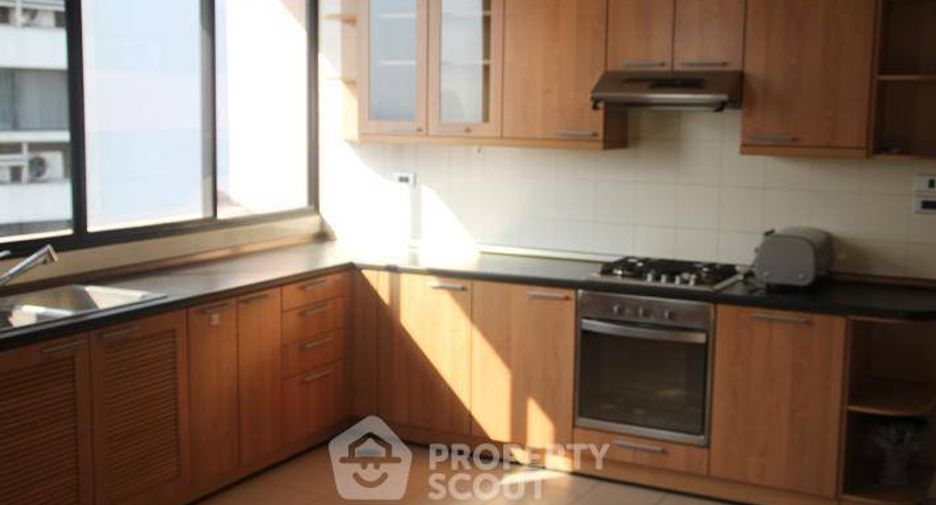 For rent 5 bedrooms condo in Khlong Toei, Bangkok