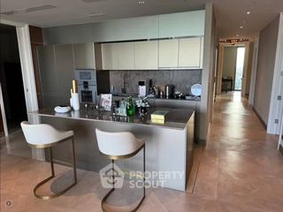 For sale 3 ベッドルーム condo in Khlong San, Bangkok