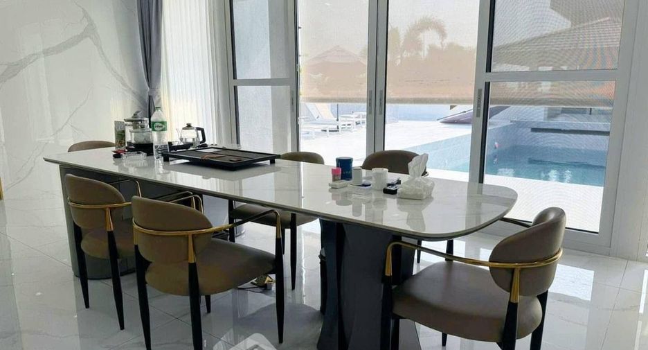 Villa en alquiler de 8 habitaciones en Bang Lamung, Chonburi