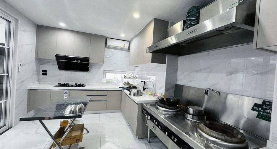 Villa en alquiler de 8 habitaciones en Bang Lamung, Chonburi