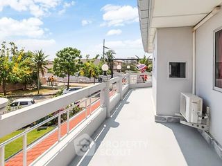 À vendre 4 chambres villa à Na Jomtien, Pattaya
