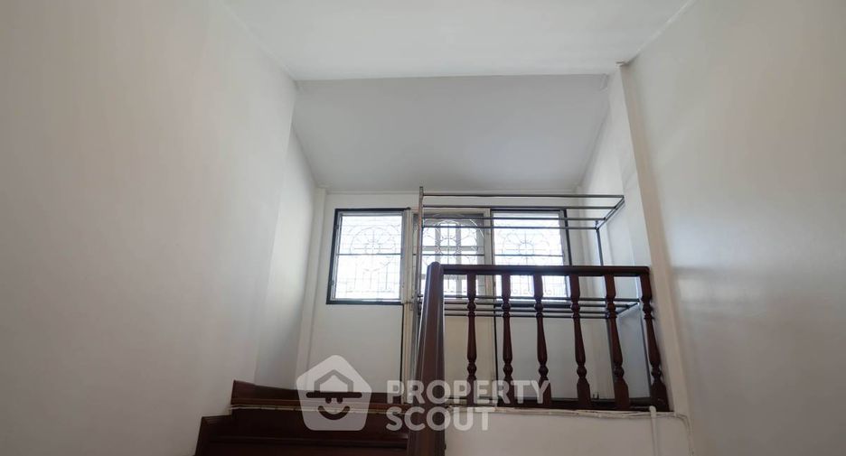 Reihenhaus zur Miete mit 5 Zimmer in Watthana, Bangkok