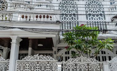 For rent 5 bedrooms townhouse in Watthana, Bangkok