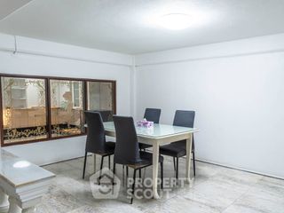 Аренда 5 спальни таунхаус в Щаттхана, Бангкок