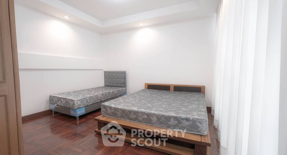 Reihenhaus zur Miete mit 5 Zimmer in Watthana, Bangkok