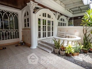 Аренда 5 спальни таунхаус в Щаттхана, Бангкок
