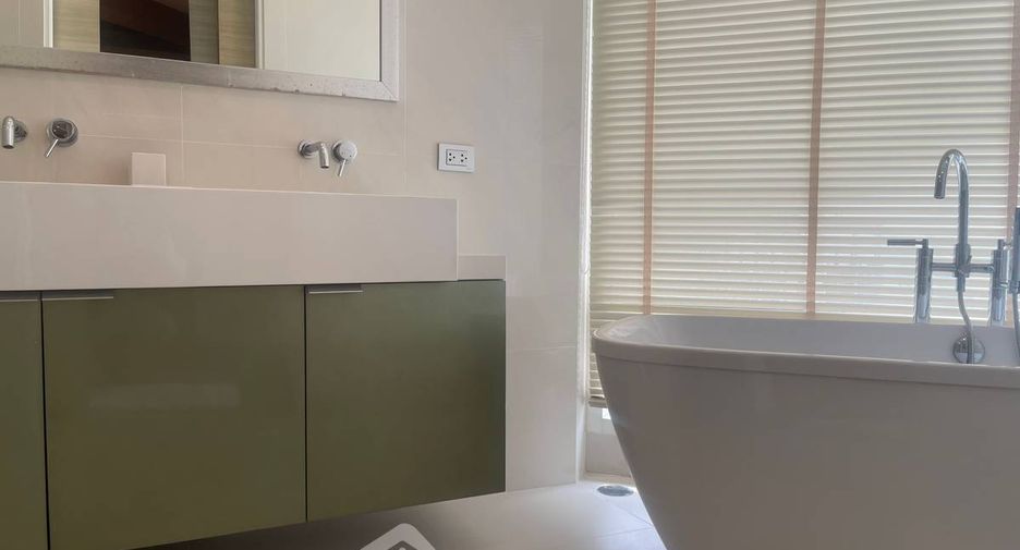 For rent 3 bedrooms condo in Jomtien, Pattaya