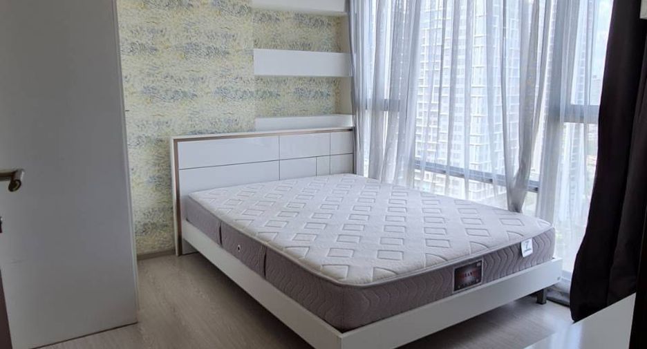 For rent 2 bedrooms condo in Huai Khwang, Bangkok