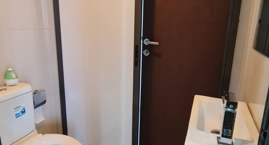 For rent 2 bedrooms condo in Huai Khwang, Bangkok