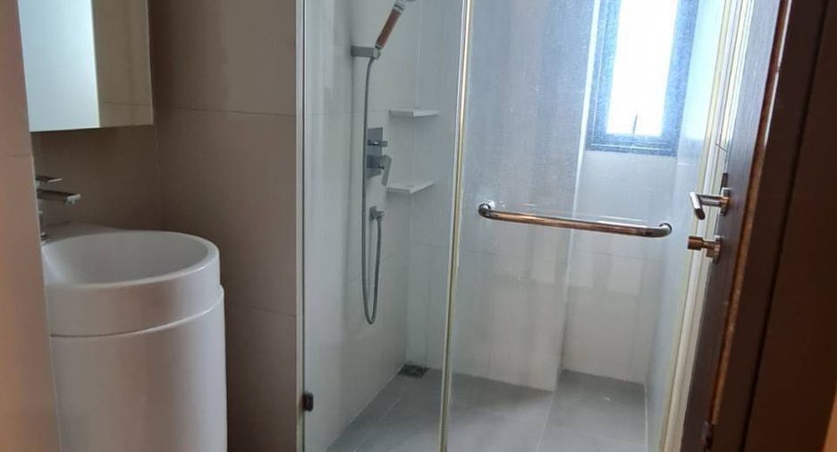 For rent 2 bedrooms condo in Huai Khwang, Bangkok