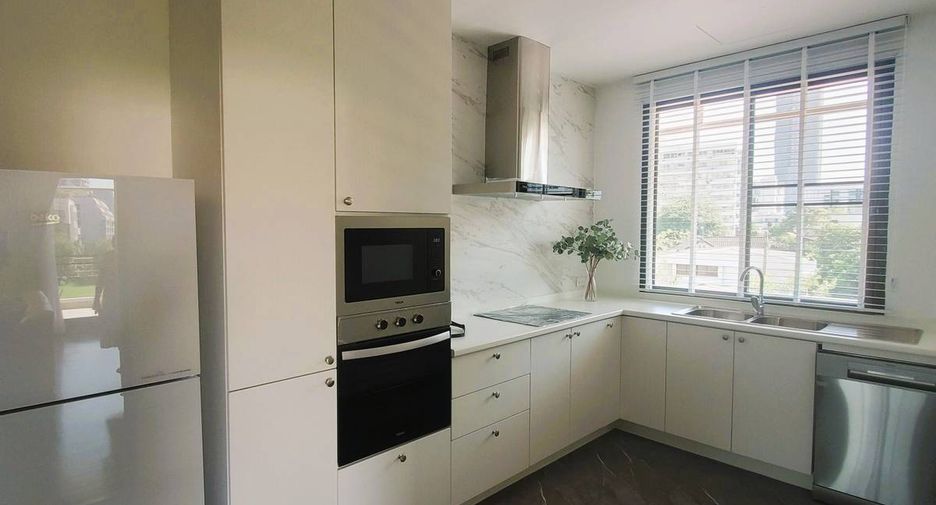 For rent 2 bedrooms apartment in Watthana, Bangkok