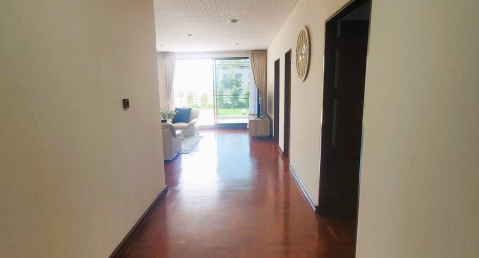 For rent 2 bedrooms apartment in Watthana, Bangkok
