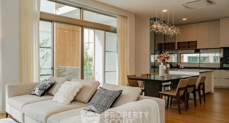 For rent 3 bedrooms house in Saphan Sung, Bangkok