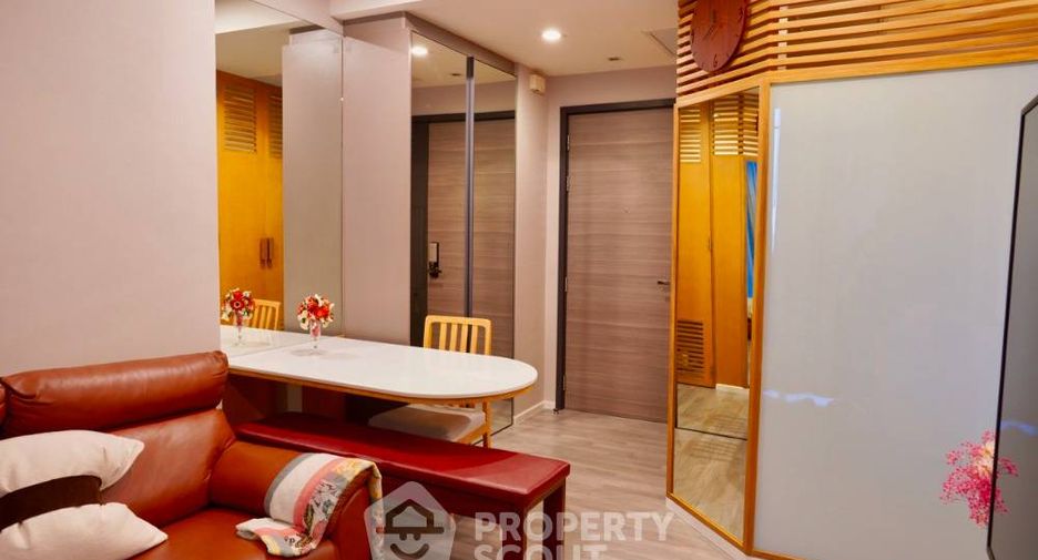 For rent 2 bedrooms condo in Sathon, Bangkok