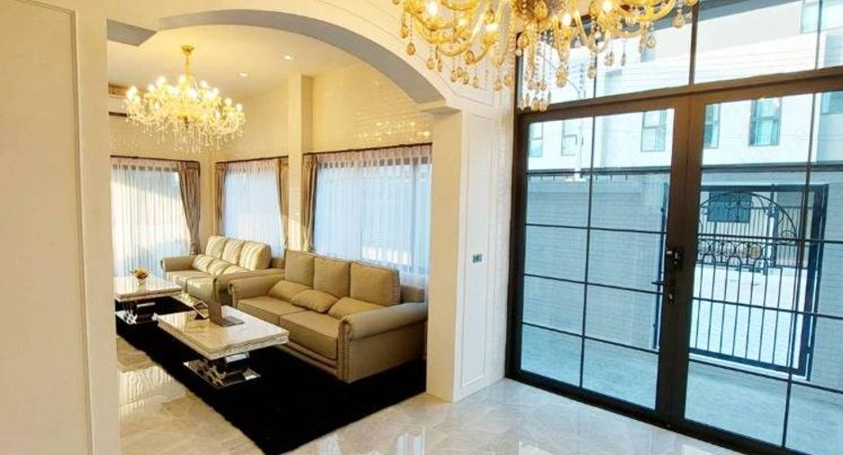For rent 5 bedrooms villa in Mueang Chon Buri, Chonburi