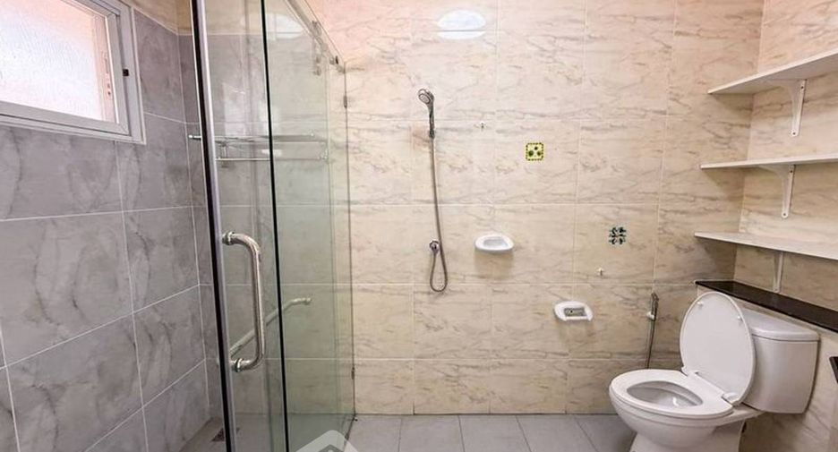 Продажа 3 спальни дом в Si Racha, Чонбури