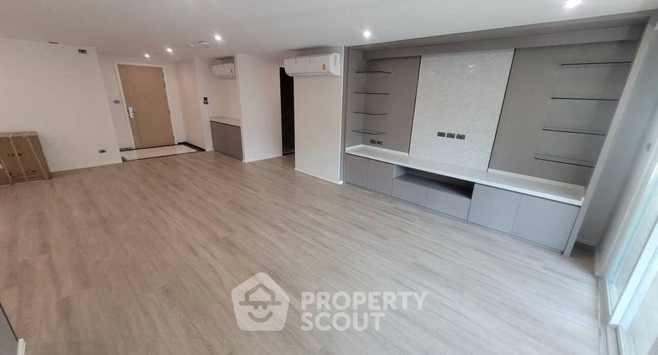 For rent 4 bedrooms apartment in Watthana, Bangkok