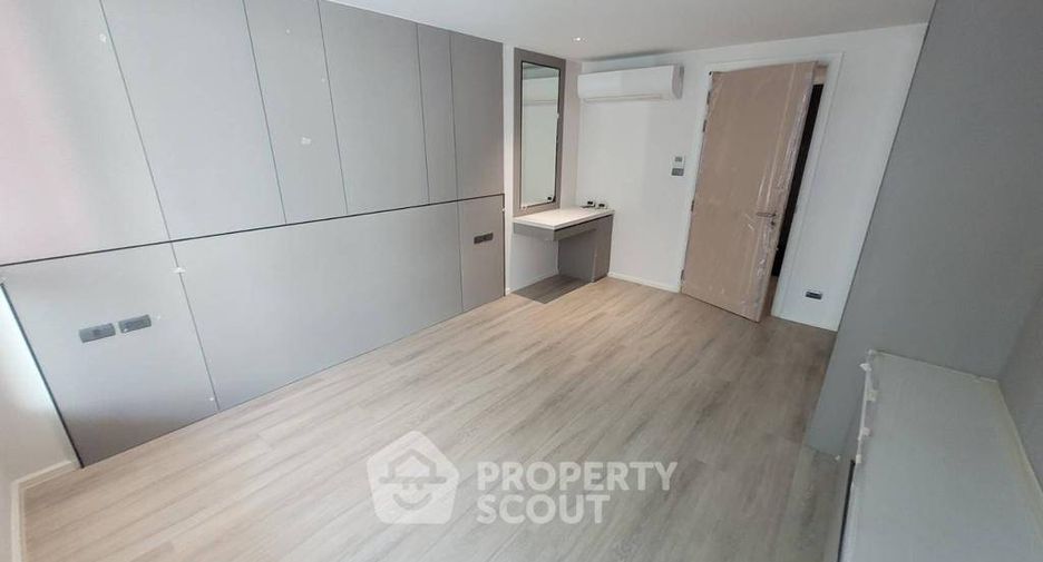 For rent 4 bedrooms apartment in Watthana, Bangkok