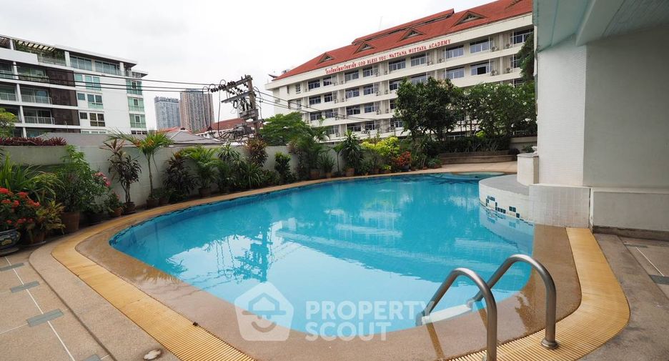 For rent 1 bed condo in Watthana, Bangkok