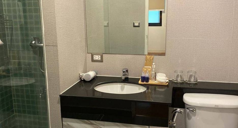 For rent 3 bedrooms condo in Pathum Wan, Bangkok