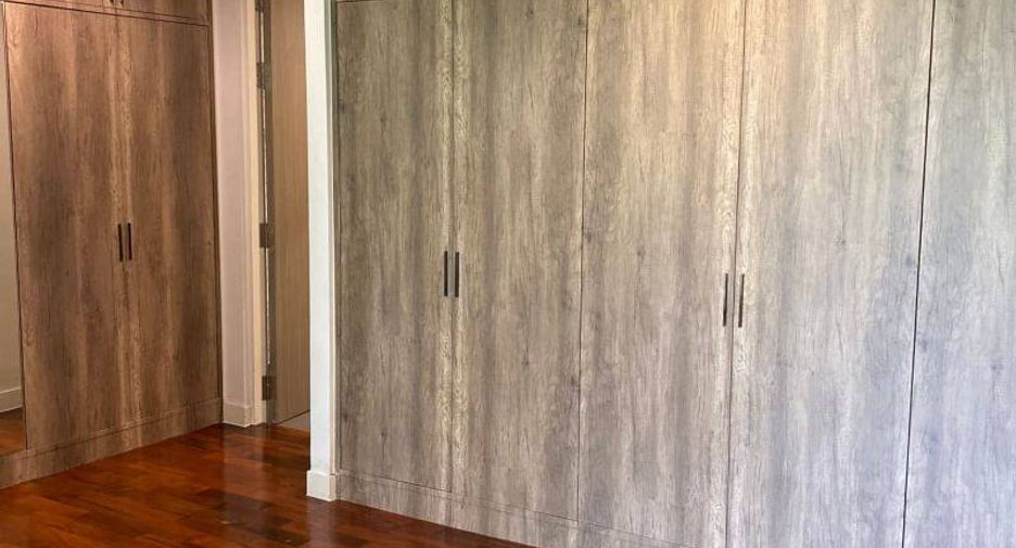 For rent 3 bedrooms condo in Pathum Wan, Bangkok
