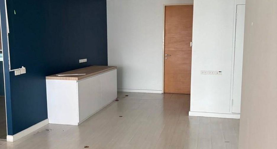 For rent 4 bedrooms condo in Bang Na, Bangkok