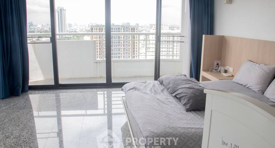 For rent 3 bedrooms condo in Bang Phlat, Bangkok