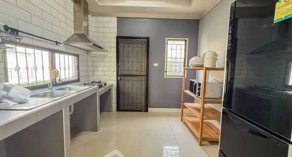For sale 3 bedrooms house in Si Racha, Chonburi