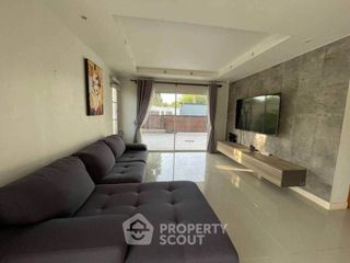 Casa en alquiler de 3 habitaciones en Bang Lamung, Chonburi