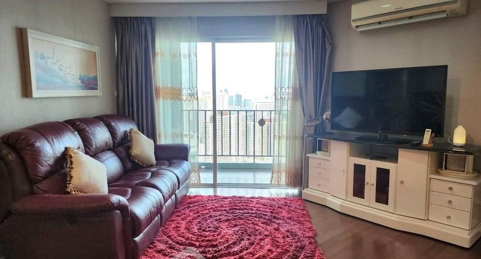 For rent 2 bedrooms condo in Huai Khwang, Bangkok