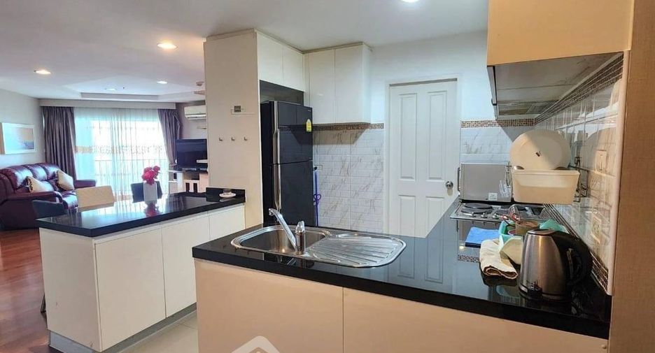 For rent 2 bedrooms condo in Huai Khwang, Bangkok