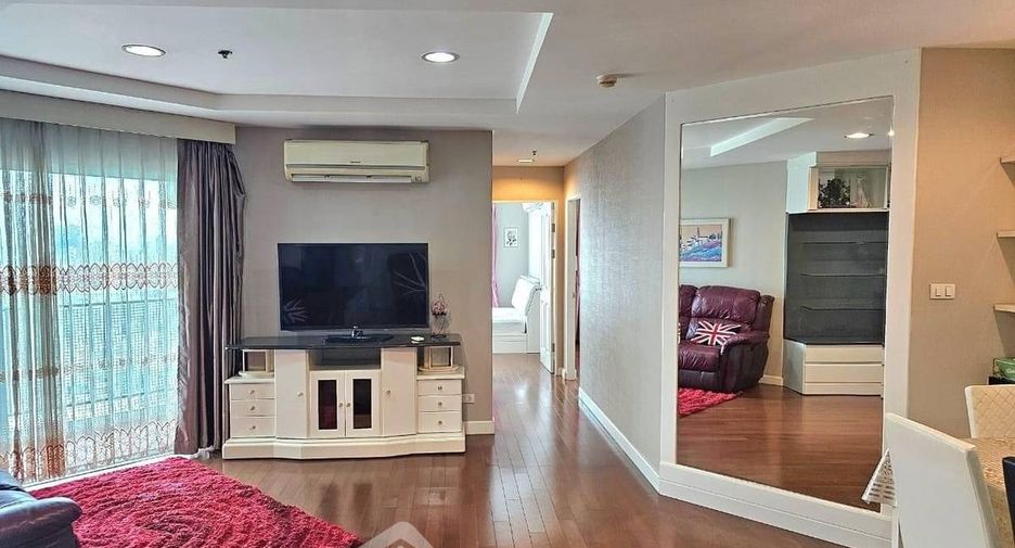 For rent 2 bedrooms condo in Huai Khwang, Bangkok