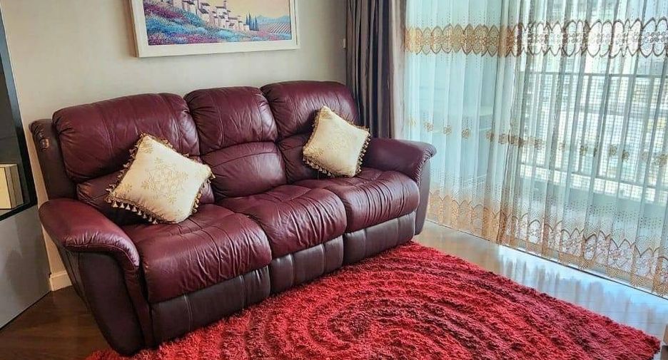 For rent 2 bedrooms condo in Huai Khwang, Bangkok