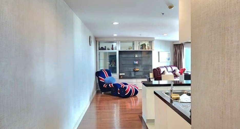 For rent 2 bedrooms condo in Huai Khwang, Bangkok