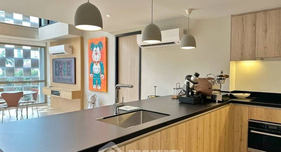 For sale 4 bedrooms condo in Watthana, Bangkok