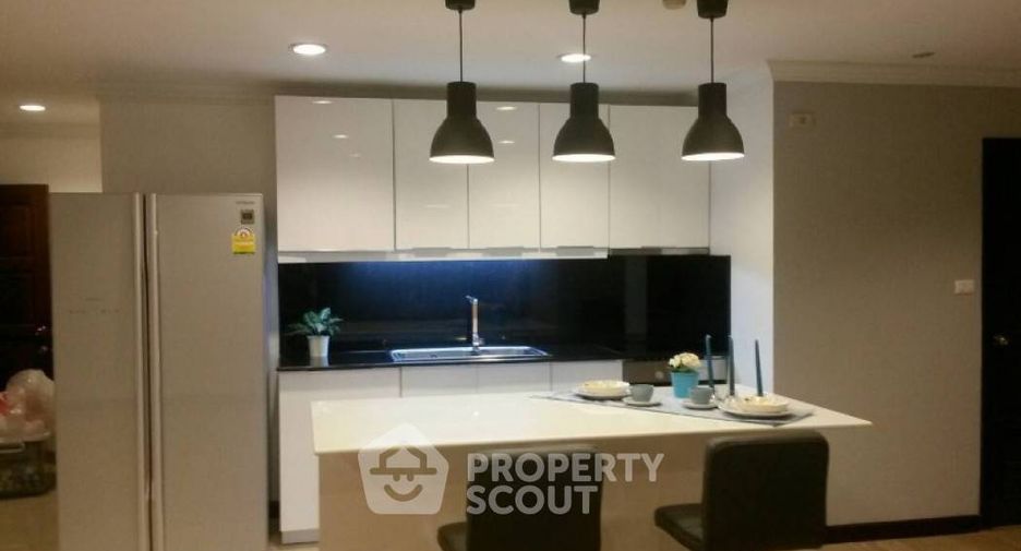 For sale 3 bedrooms condo in Watthana, Bangkok