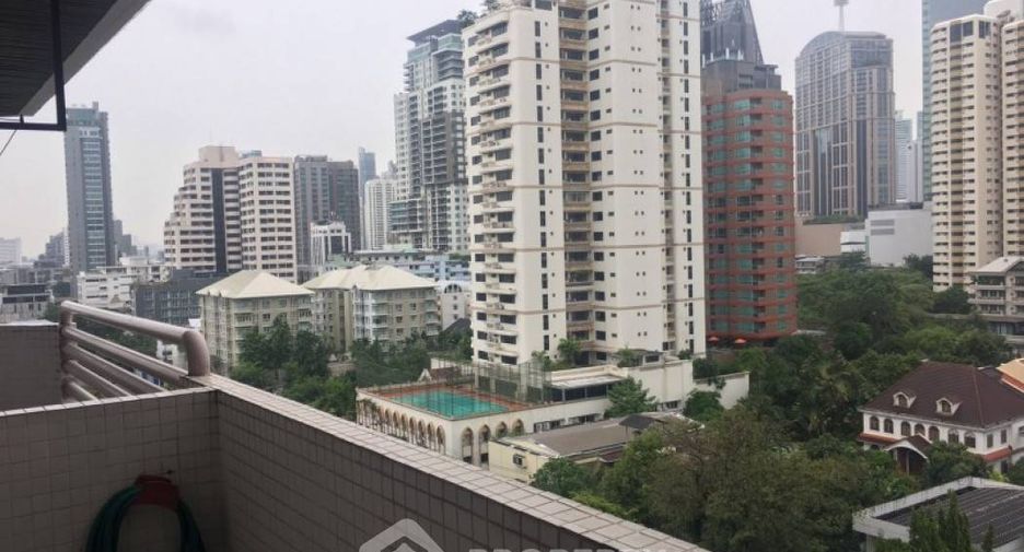 For sale 3 bedrooms condo in Watthana, Bangkok