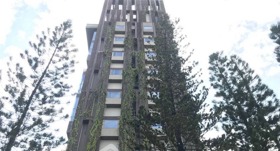 For rent 2 bedrooms condo in Khlong Toei, Bangkok