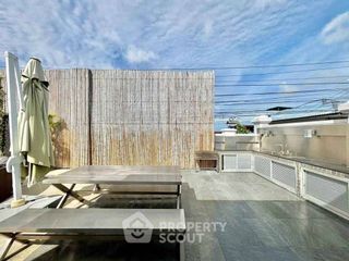 Casa en alquiler de 5 habitaciones en Bang Lamung, Chonburi