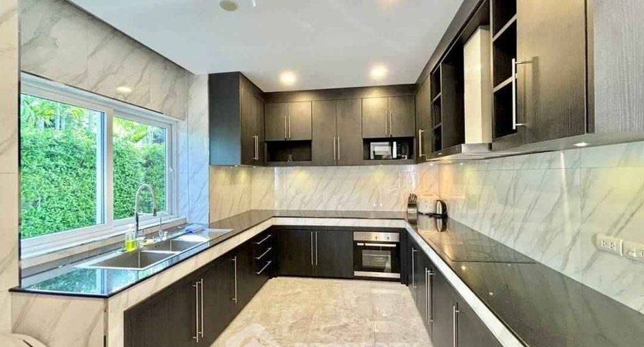 Casa en alquiler de 5 habitaciones en Bang Lamung, Chonburi